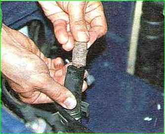 Cambio de aceite en el servomotor hidráulico GAZ-2705