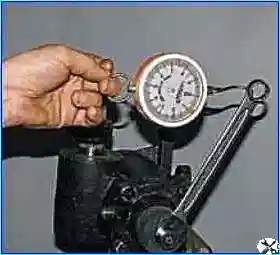 So stellen Sie den Lenkmechanismus mit hydraulischem Verstärker eines Gazelle-Autos ein