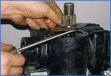 So stellen Sie den Lenkmechanismus mit hydraulischem Verstärker eines Gazelle-Autos ein