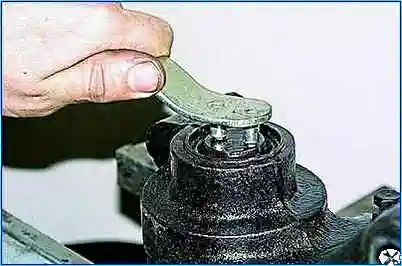 So stellen Sie den Lenkmechanismus mit hydraulischem Verstärker eines Gazelle-Autos ein