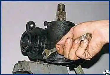 So stellen Sie den Lenkmechanismus mit hydraulischem Verstärker eines Gazelle-Autos ein