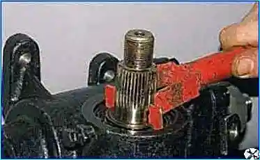 So stellen Sie den Lenkmechanismus mit hydraulischem Verstärker eines Gazelle-Autos ein