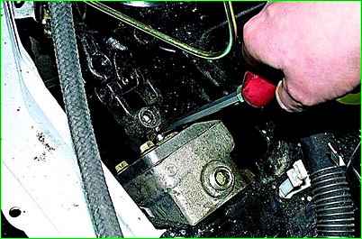 Зняття керма та кермової колонки ГАЗ-2705