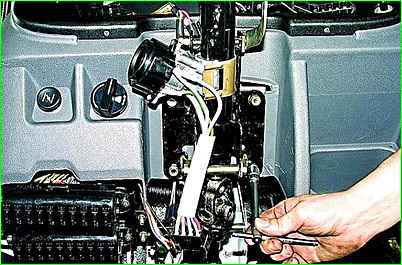 Зняття керма та рульової колонки ГАЗ-2705