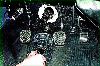 Зняття керма та рульової колонки ГАЗ-2705