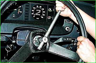 Зняття керма та рульової колонки ГАЗ-2705