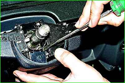 Зняття керма та рульової колонки ГАЗ-2705