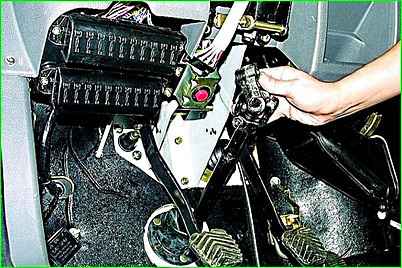 Зняття керма та рульової колонки ГАЗ-2705