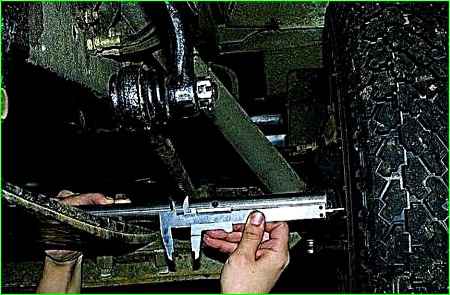 Checking and adjusting the alignment angles of the front wheels of the GAZ-2705