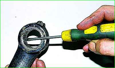 Зняття кермового механізму автомобіля ГАЗ-2705