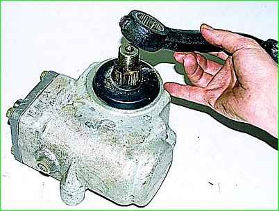 Зняття кермового механізму автомобіля ГАЗ-2705