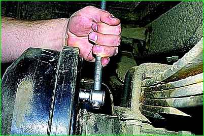 Ajuste del accionamiento del freno de mano