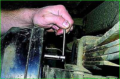 Ajuste de la unidad del freno de mano