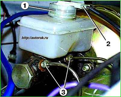 Extracción del cilindro de freno maestro