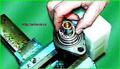 Desmontaje del cilindro de freno maestro