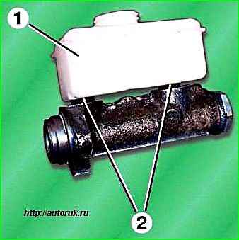 Desmontaje del cilindro de freno maestro
