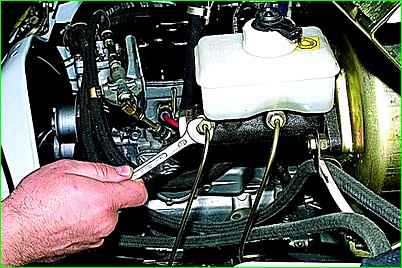 Как снять и поставить главный тормозной цилиндр автомобиля ГАЗ-2705