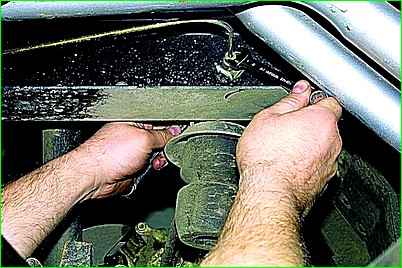 Replacing the brake hose GAZ-2705