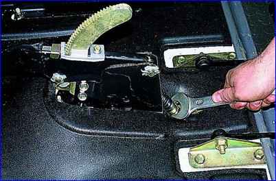 Разборка механизма стояночного тормоза