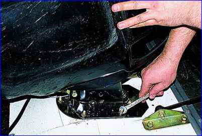 Разборка механизма стояночного тормоза