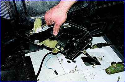 Разборка механизма стояночного тормоза