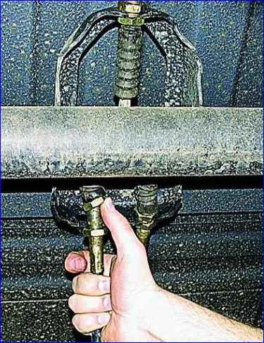 Замена тросов привода стояночного тормоза