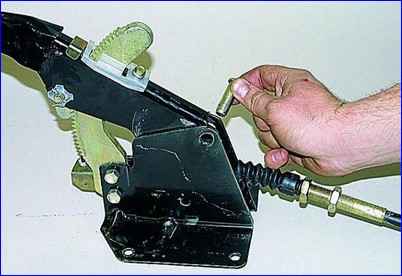 Разборка механизма стояночного тормоза