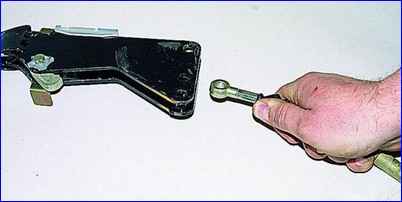 Разборка механизма стояночного тормоза