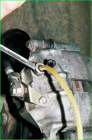 Заміна гальмівної рідини та прокачування гальмівної системи автомобіля ГАЗ-2705