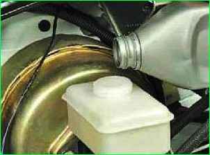 Заміна гальмівної рідини та прокачування гальмівної системи автомобіля ГАЗ-2705