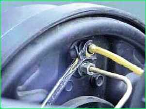 Заміна гальмівної рідини та прокачування гальмівної системи автомобіля ГАЗ-2705