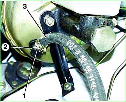 Зняття вакуумного підсилювача гальм