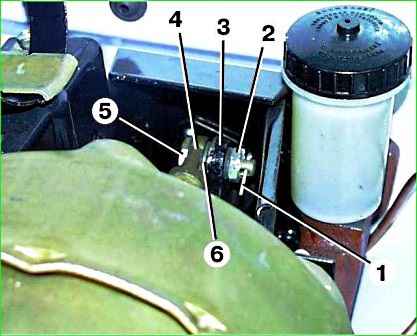 Зняття вакуумного підсилювача гальм