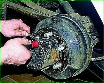 Как заменить задние колодки ГАЗ-2705