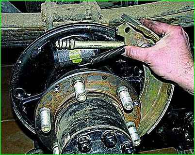 Как заменить задние колодки ГАЗ-2705