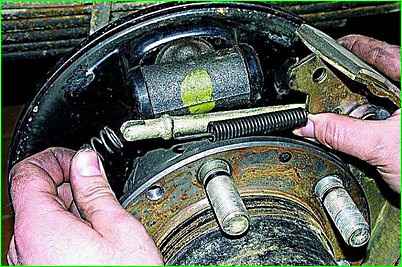 Как заменить задние колодки ГАЗ-2705