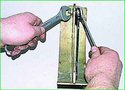 Как заменить задние колодки ГАЗ-2705