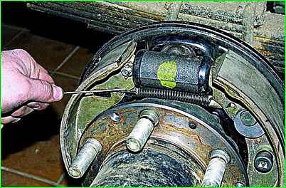 Как заменить задние колодки ГАЗ-2705