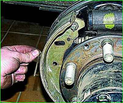 Как заменить задние колодки ГАЗ-2705