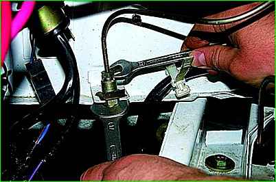 Заміна шланга гідроприводу зчеплення