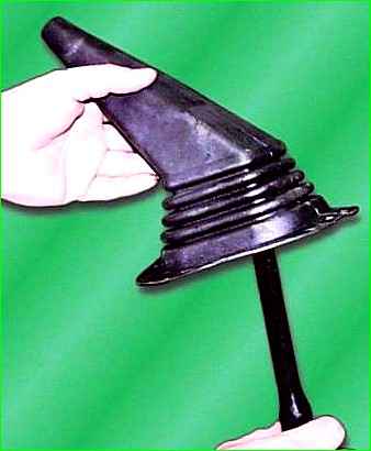 Demontage des Schalthebels GAZ-2705