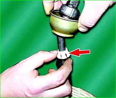 Demontage des Schalthebels GAZ-2705