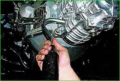 Changing the oil in the gearbox of a GAZ-2705