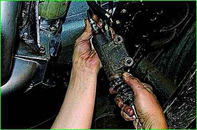 Extracción del cilindro hidráulico del embrague