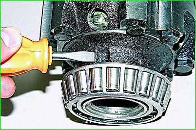 Demontage der Hinterachse des GAZ-2705