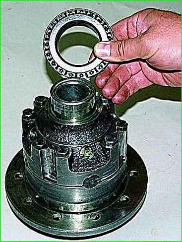 Demontage der Hinterachse des GAZ-2705