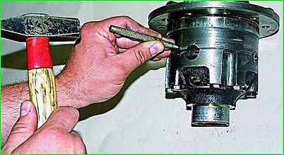 Demontage der Hinterachse des GAZ-2705