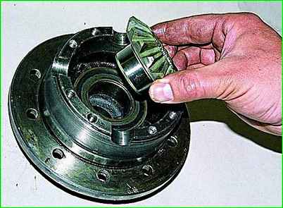 Demontage der Hinterachse des GAZ-2705