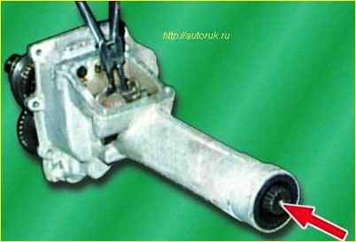 Desmontaje y montaje de la caja de cambios GAZ-3110