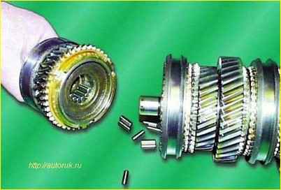 Desmontaje y montaje de la caja de cambios GAZ-3110